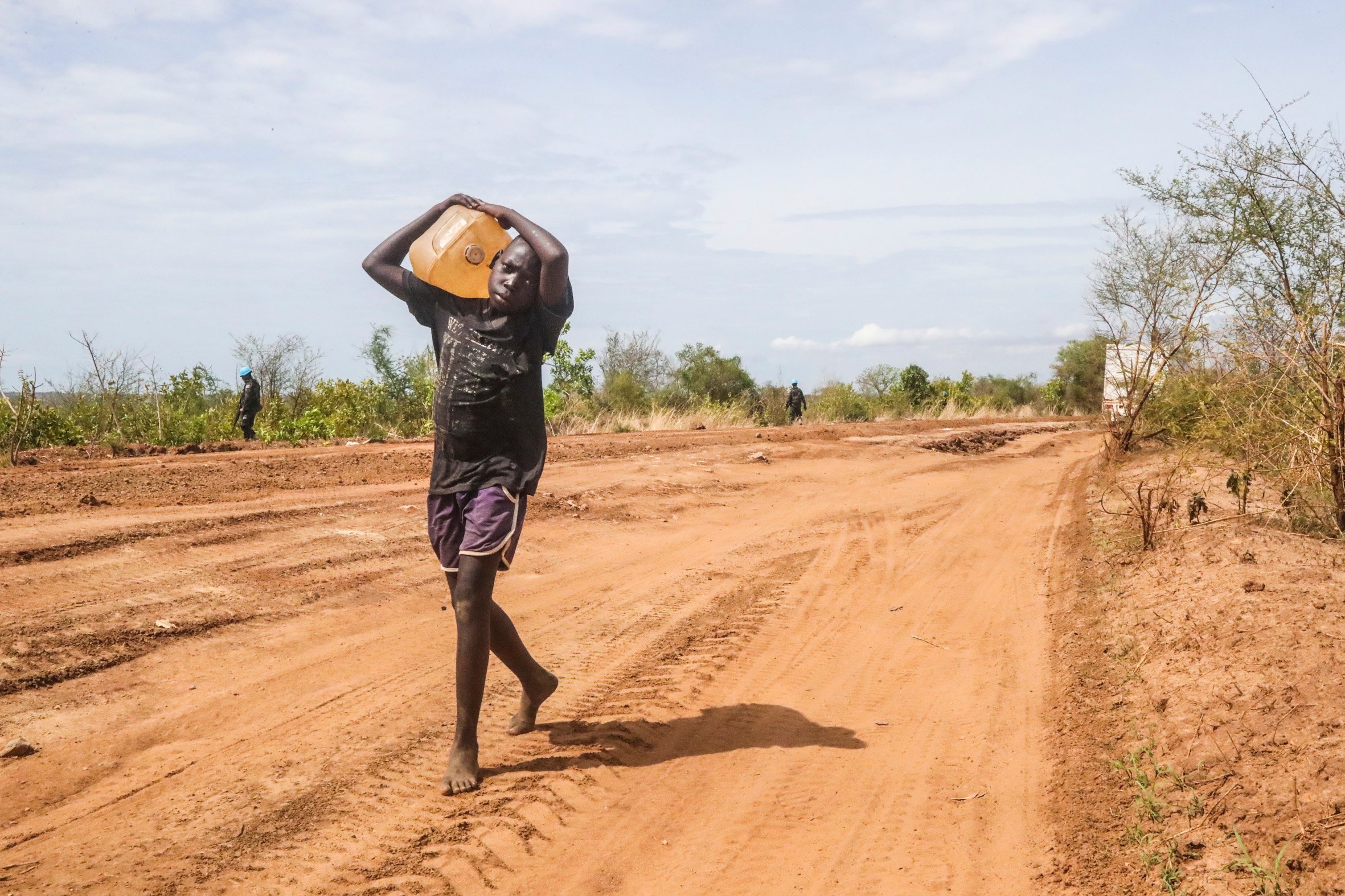 Fetching water in South Sudan (c) Isaac Billy